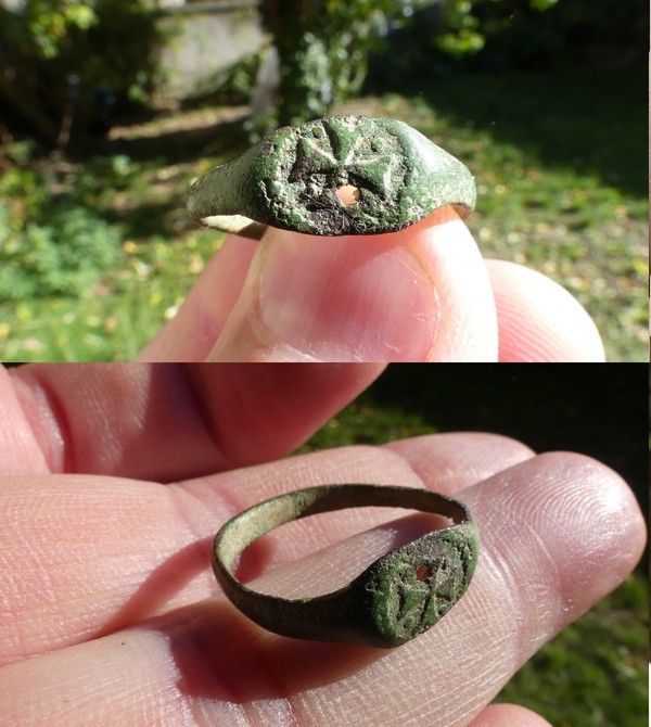 Croix huguenote : elle s'inspire de la croix de l ordre originaire du  Languedoc après la rév