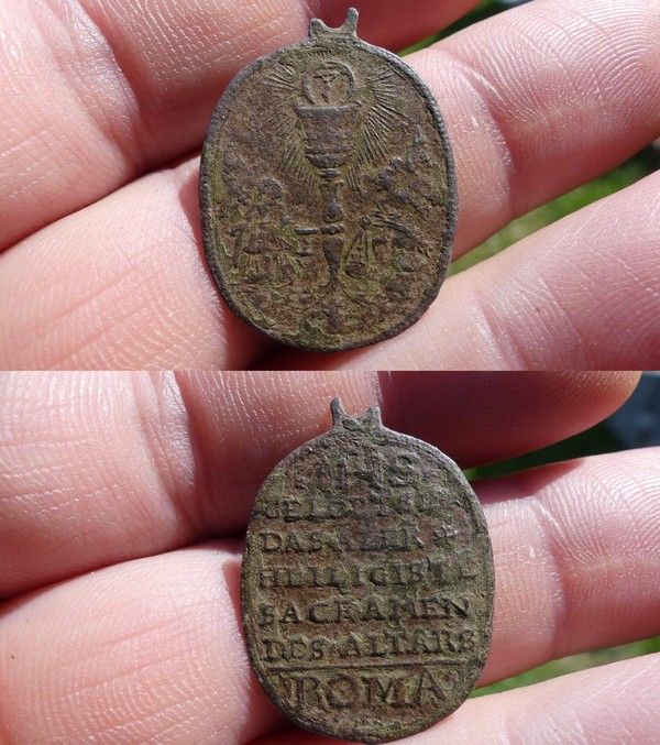 Médaille ovale du saint sacrement E6e3cc88